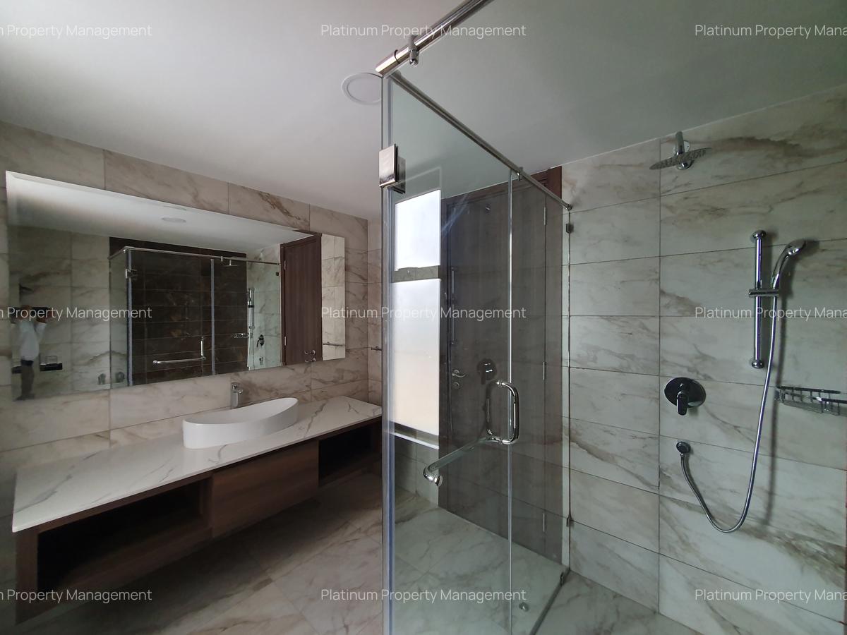 3 Bed Apartment with En Suite in Brookside - 8