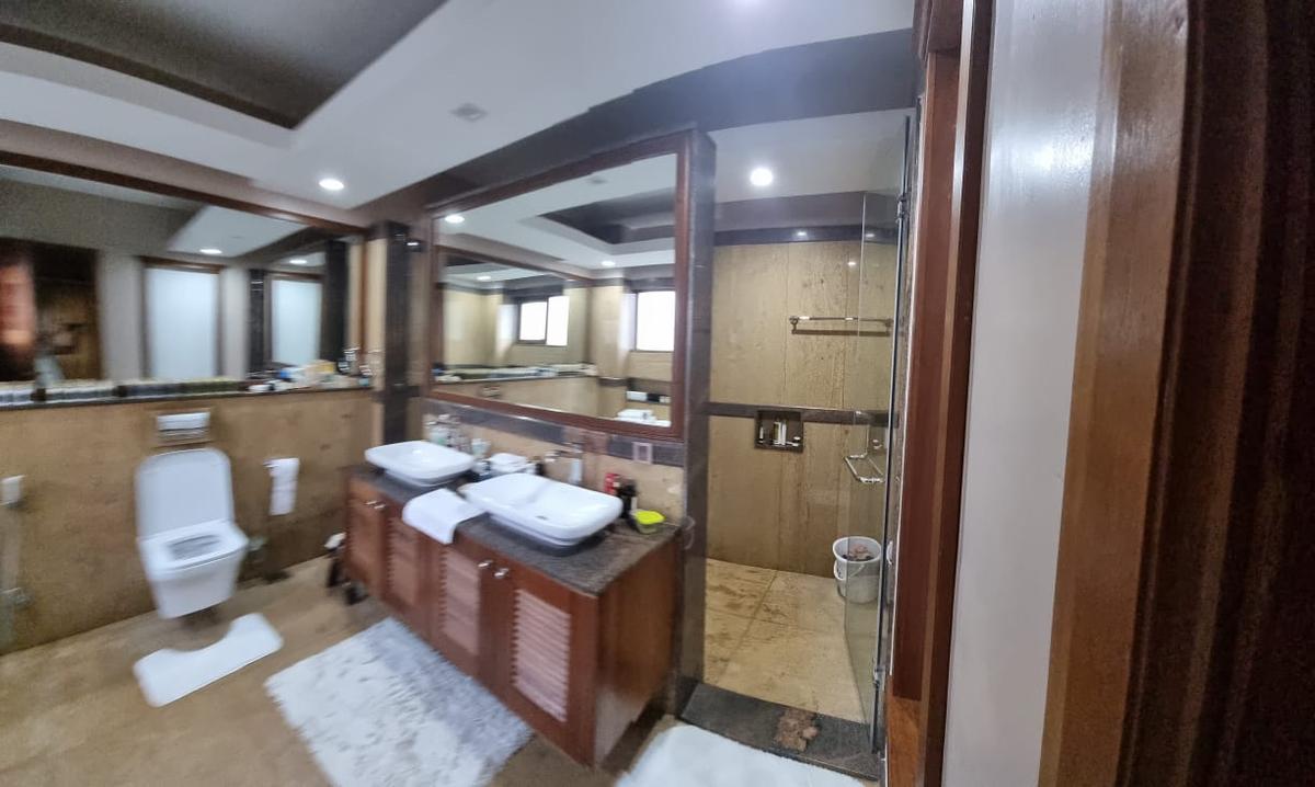5 Bed Villa with En Suite at Lavington - 7