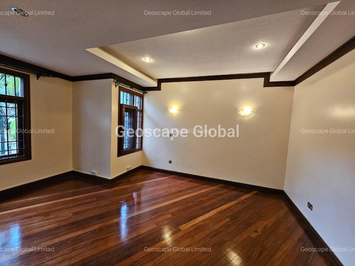 4 Bed House with En Suite in Spring Valley - 5