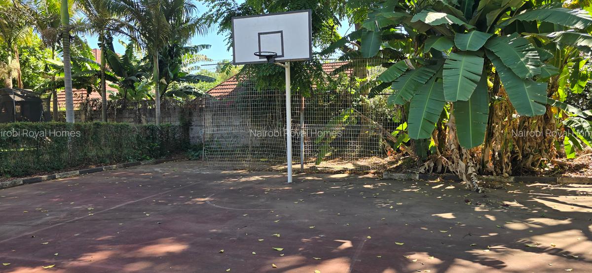 4 Bed House with En Suite at Loresho Road - 7