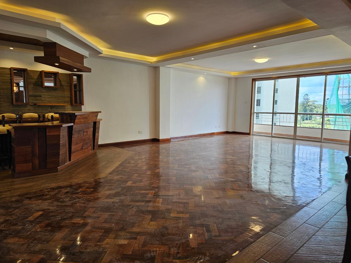 5 Bed Apartment with En Suite at Parklands - 5