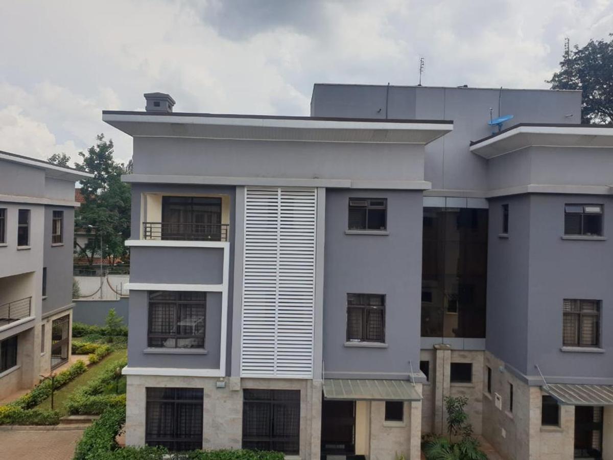 5 Bed House with En Suite in Lavington - 3