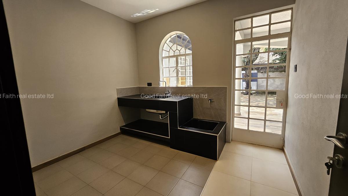 5 Bed House with En Suite in Runda - 6