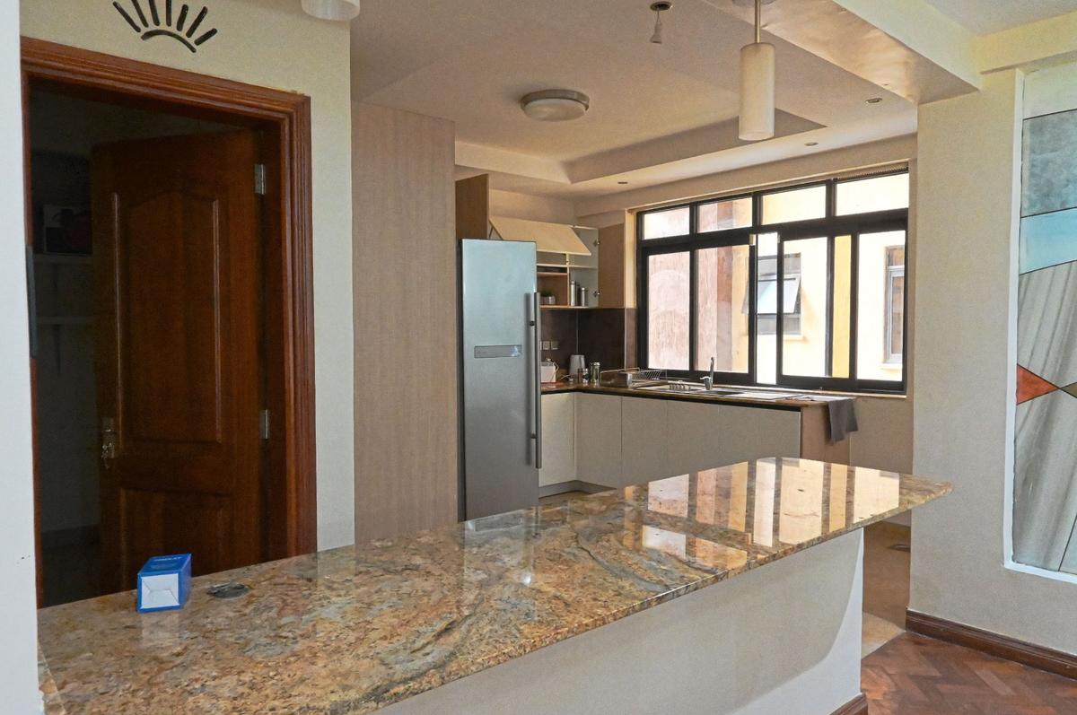 Furnished 3 Bed Apartment with En Suite at Riverside - 8