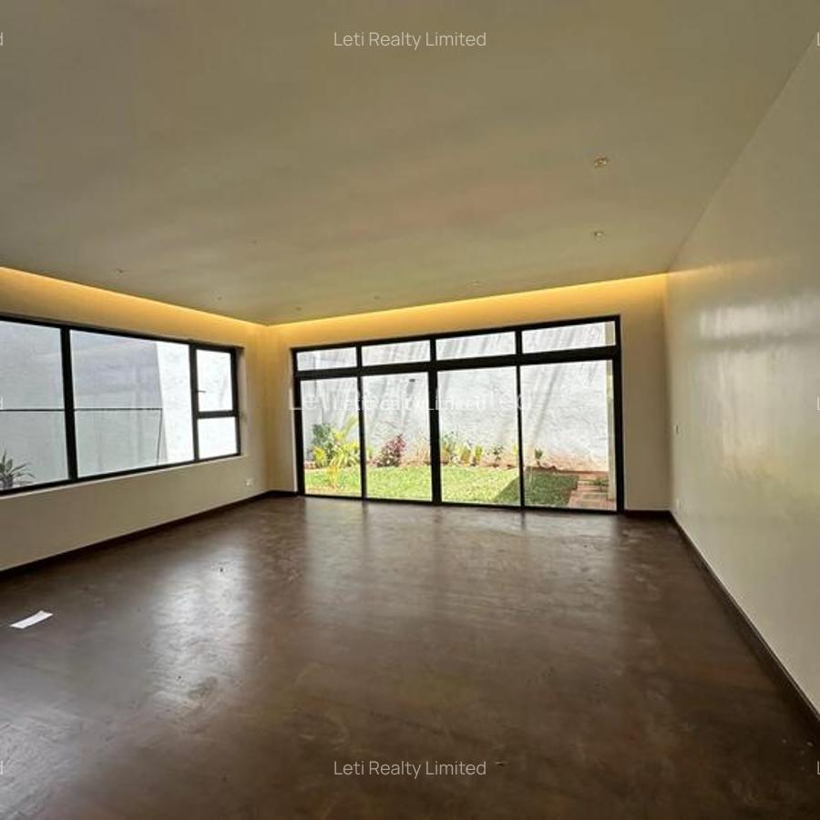 5 Bed Townhouse with En Suite in Lavington - 2