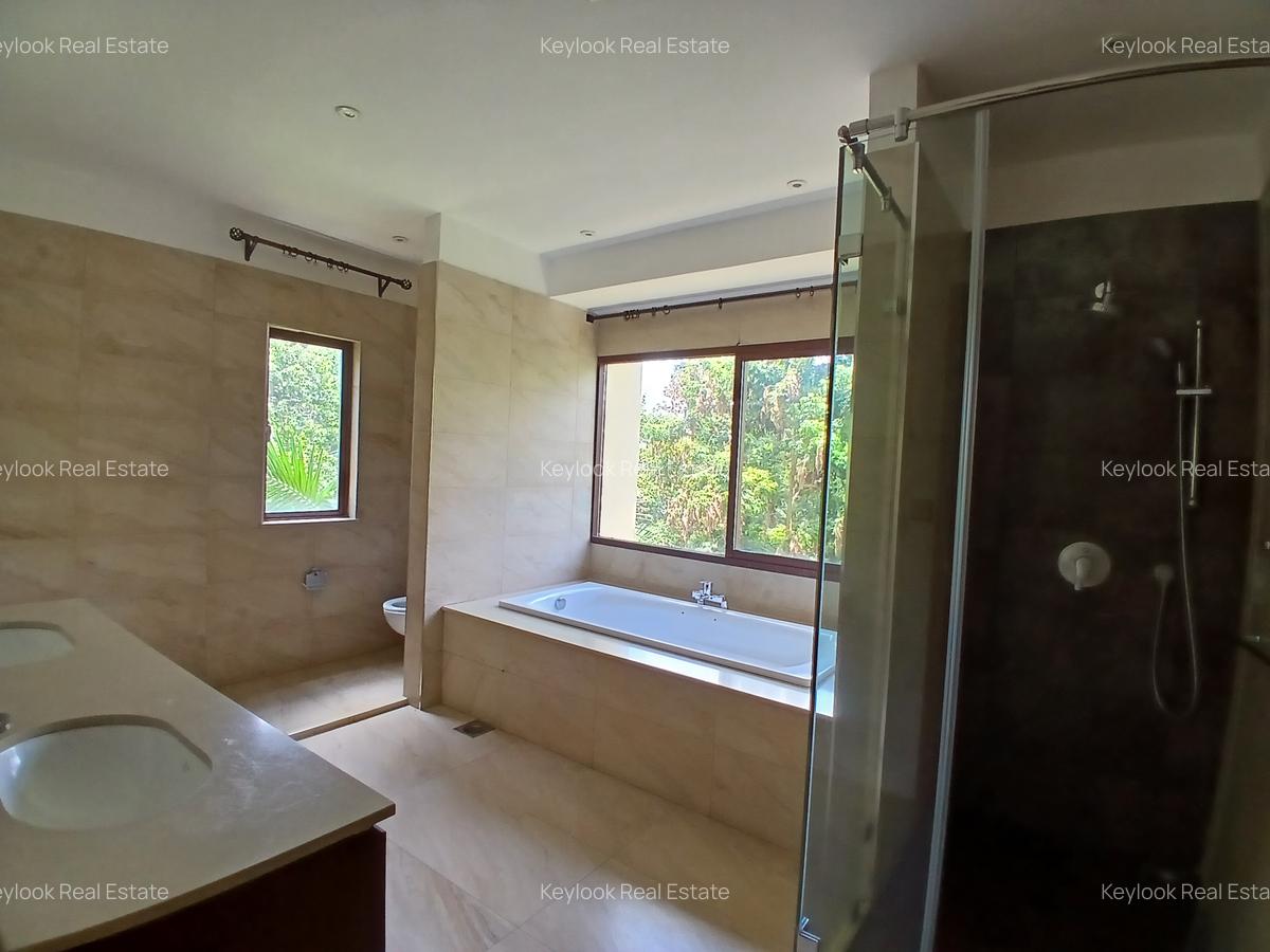 5 Bed Townhouse with En Suite at Lavington Green - 16