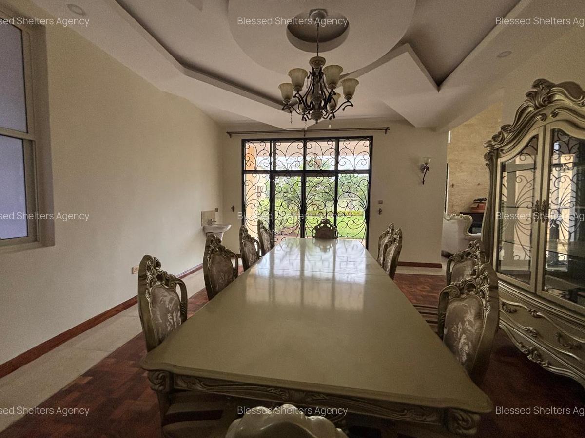 5 Bed Townhouse with En Suite in Ridgeways - 9