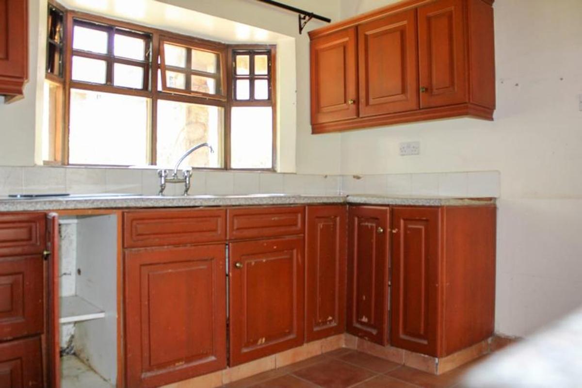 1,577 ft² Commercial Property with Service Charge Included at Hurlingham - 17
