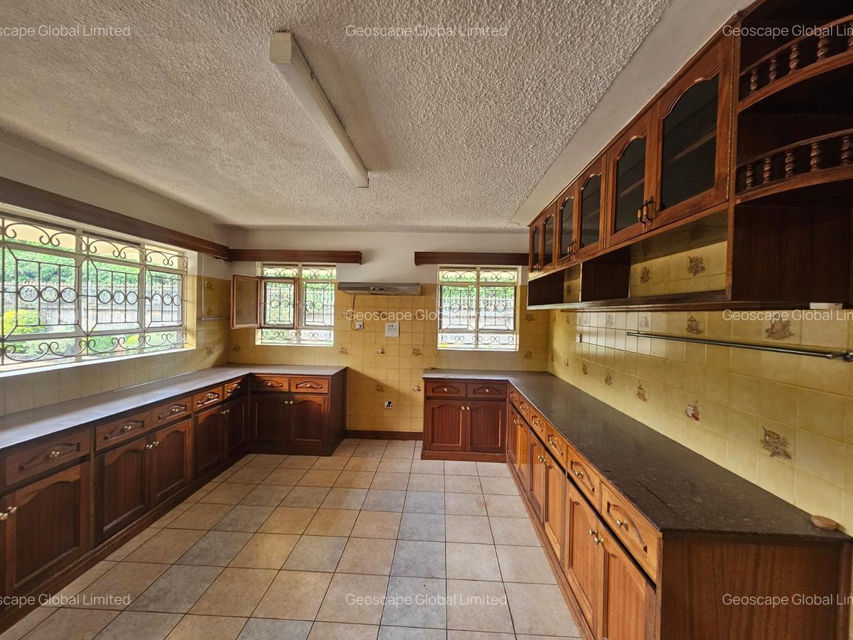 5 Bed House with En Suite in Nyari - 6