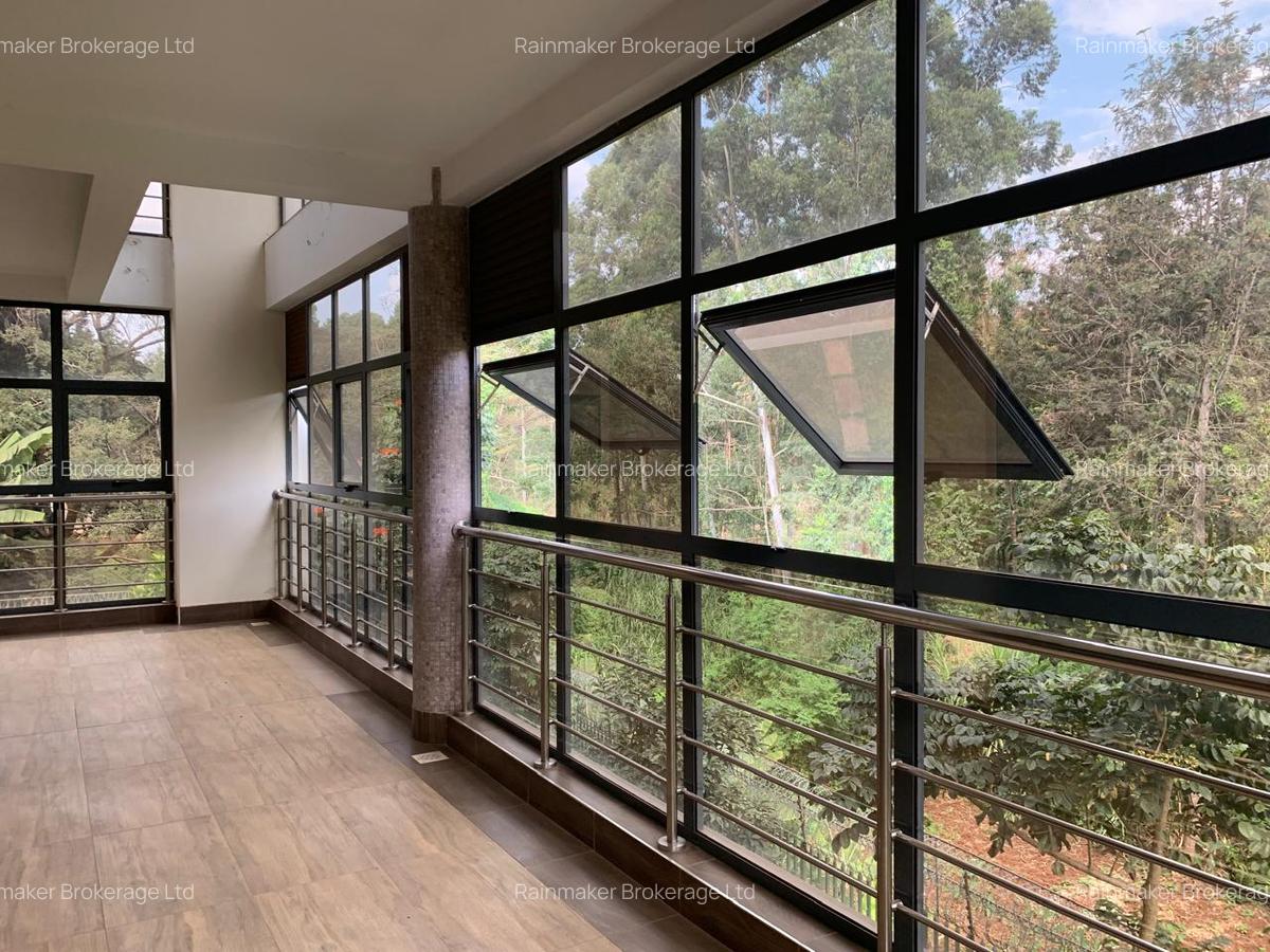 7 Bed House with En Suite in Nyari - 11