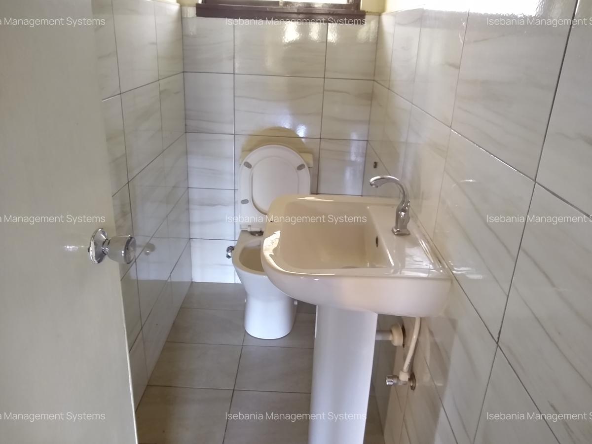 4 Bed House with En Suite at - 11