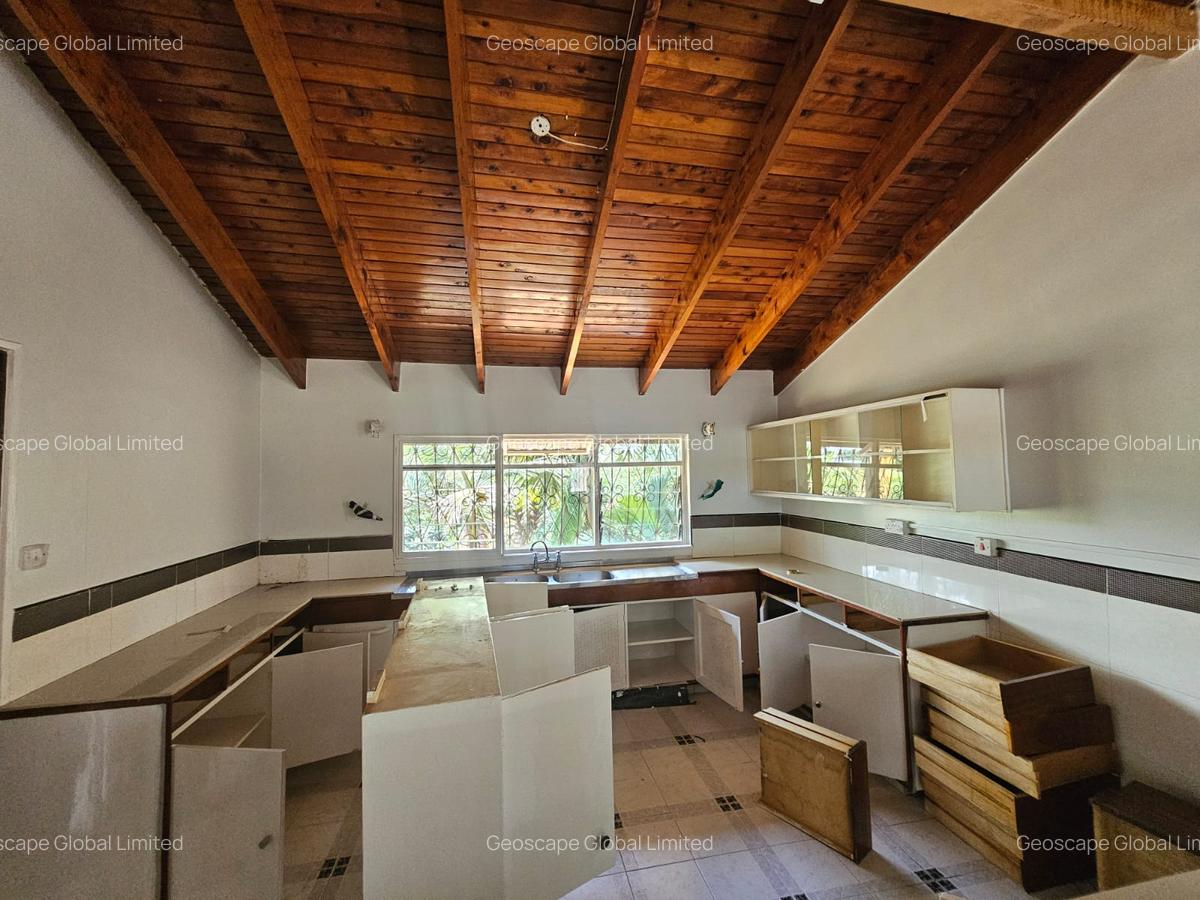 4 Bed House with En Suite in Runda - 9