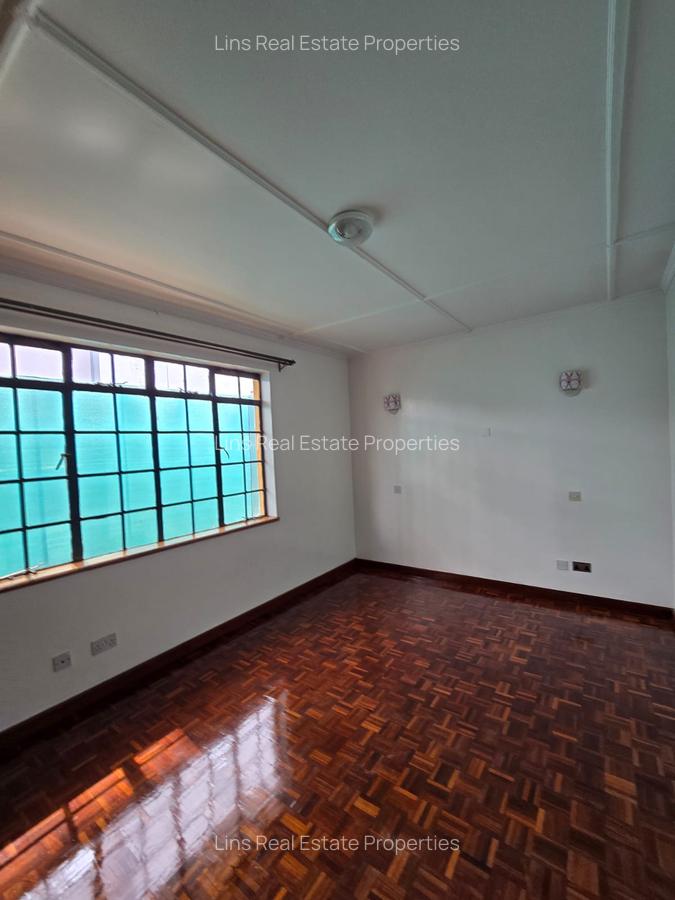 5 Bed Townhouse with En Suite in Lavington - 17