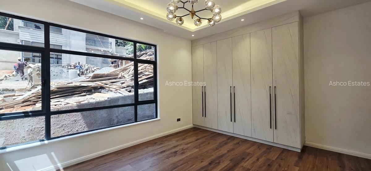 6 Bed Villa with En Suite in Lavington - 3