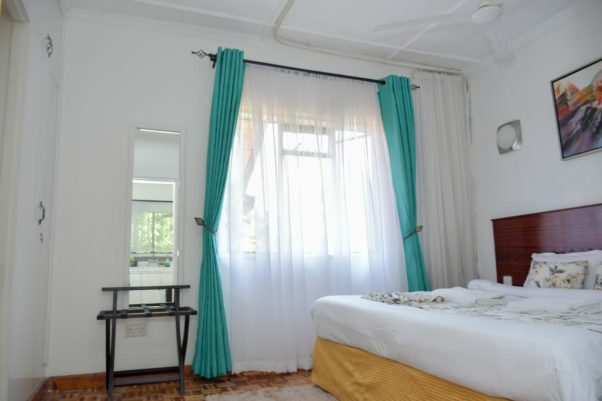 Serviced 1 Bed Apartment with En Suite at Lantana Road - 15