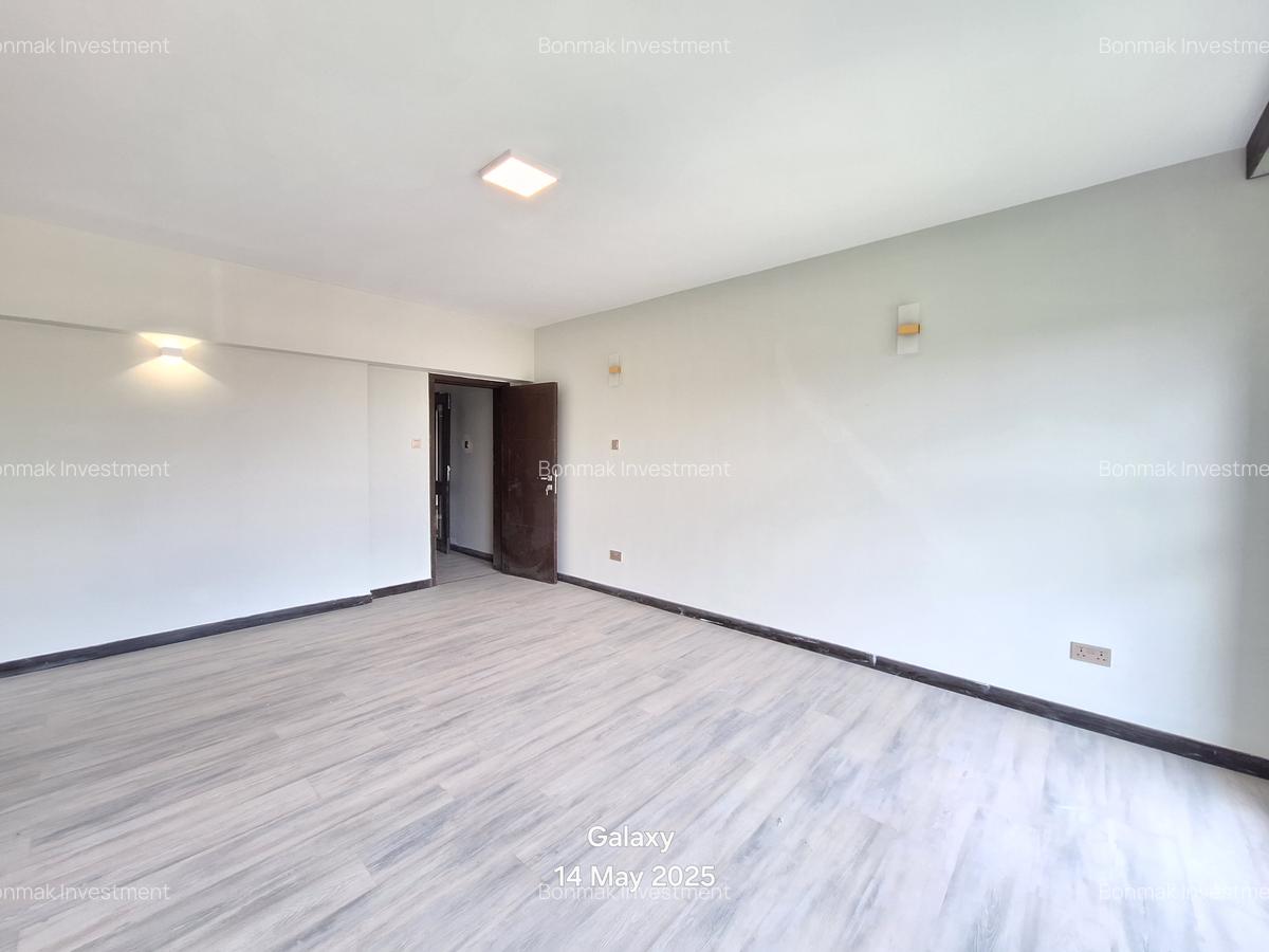2 Bed Apartment with En Suite at Riverside Drive - 16