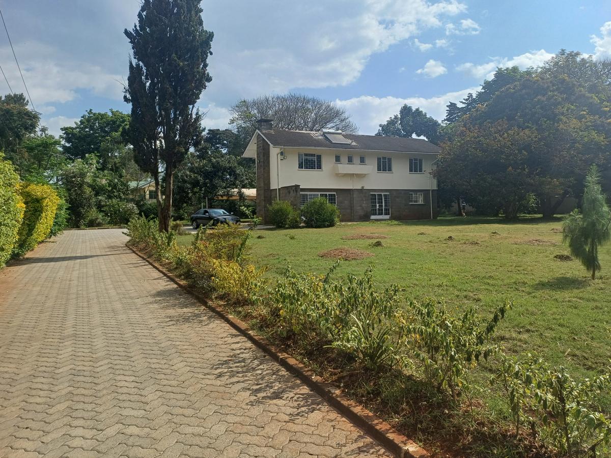 4 Bed House with En Suite in Lavington - 2