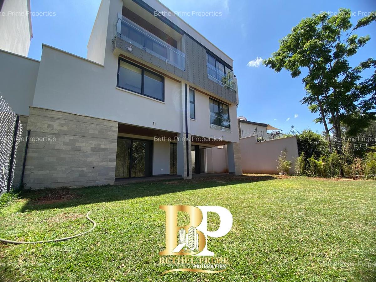 5 Bed Townhouse with En Suite in Brookside - 1