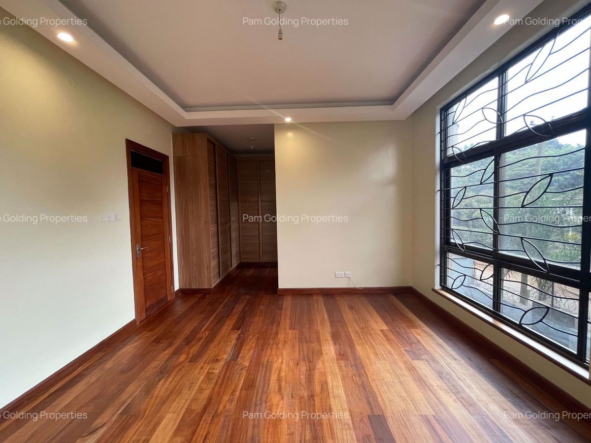 4 Bed Apartment with En Suite in General Mathenge - 14