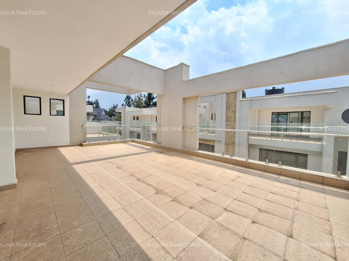 6 Bed Townhouse with En Suite at Lavington - 17