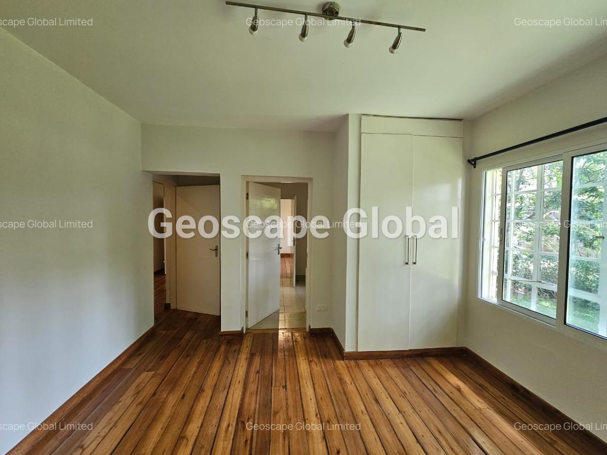 3 Bed House with En Suite in Ridgeways - 4