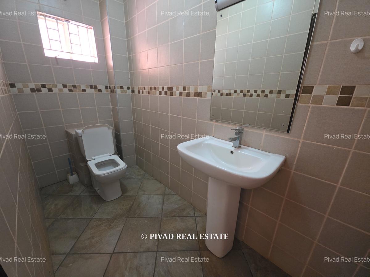 4 Bed House with Garden in Rosslyn - 6
