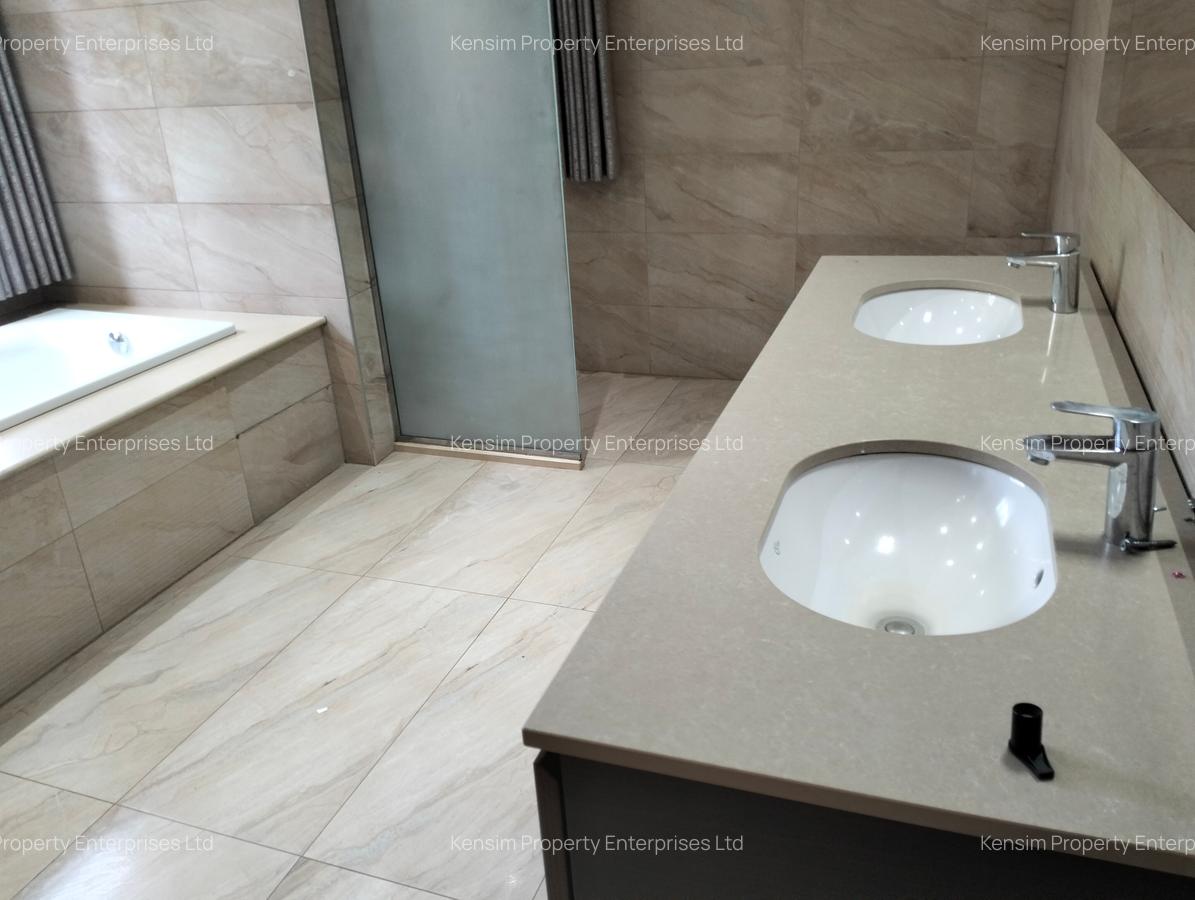 5 Bed Townhouse with En Suite in Lavington - 9