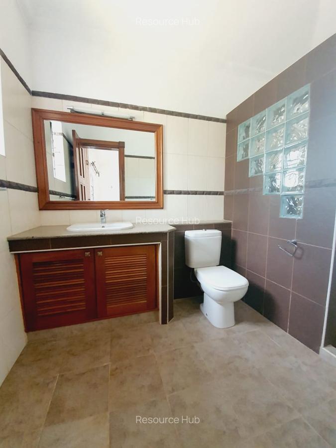 4 Bed Townhouse with En Suite at Peponi Road - 18