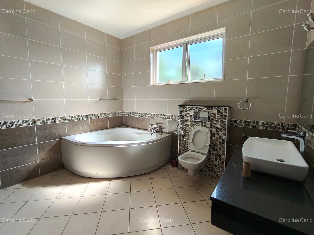 4 Bed Apartment with En Suite at Brookside Drive - 13