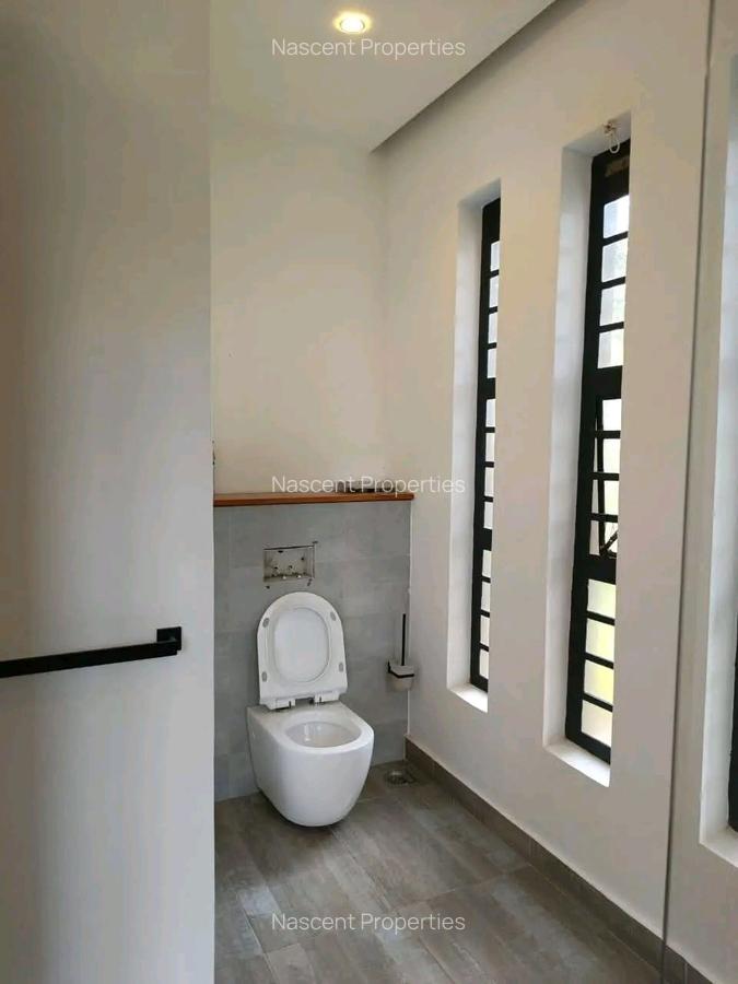 4 Bed House with En Suite in Rosslyn - 20