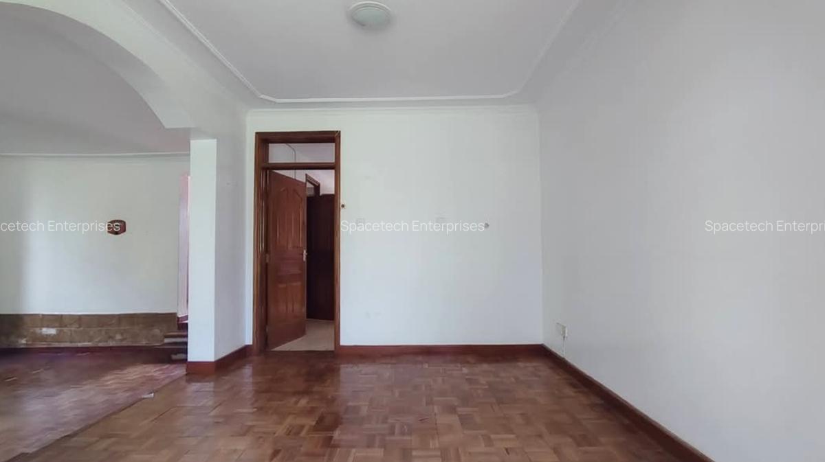 4 Bed Townhouse with En Suite in Rosslyn - 16