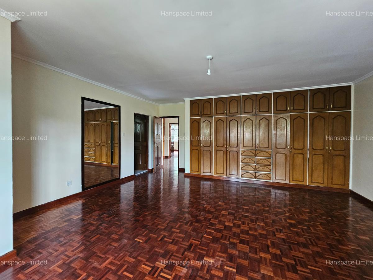 5 Bed Villa with En Suite in Lavington - 11