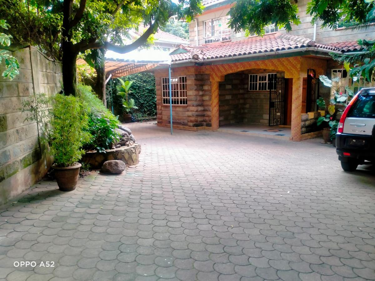 4 bed house with en suite at nyeri road