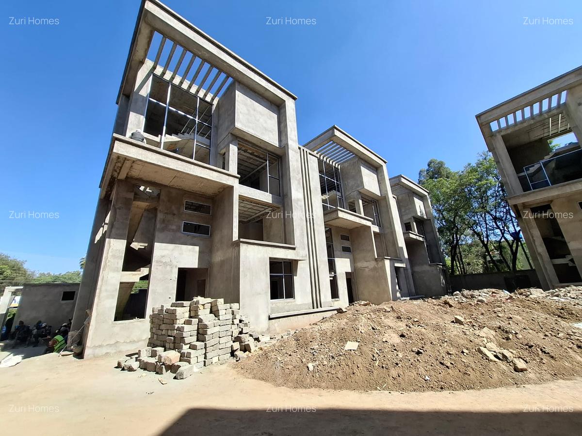 5 Bed Townhouse with En Suite in Lavington - 10