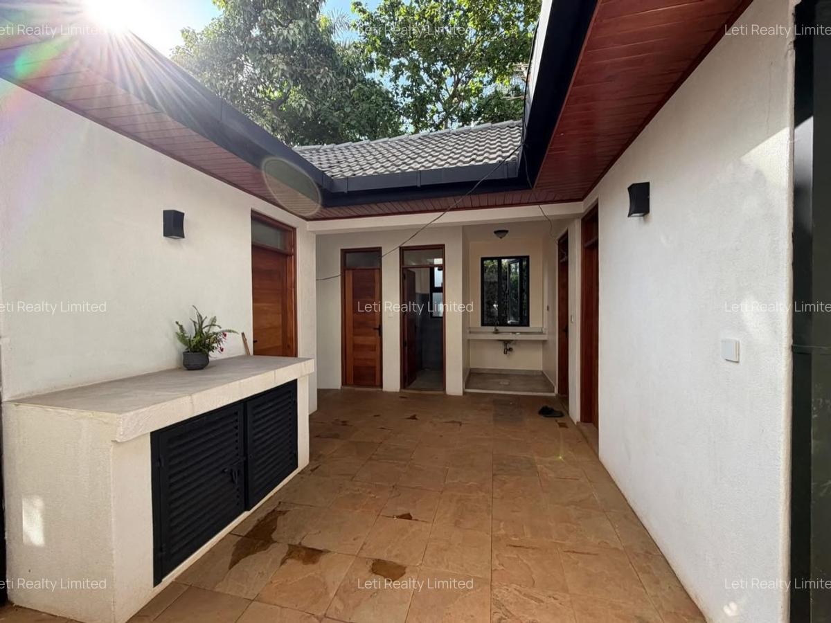 5 Bed House with En Suite in Runda - 6