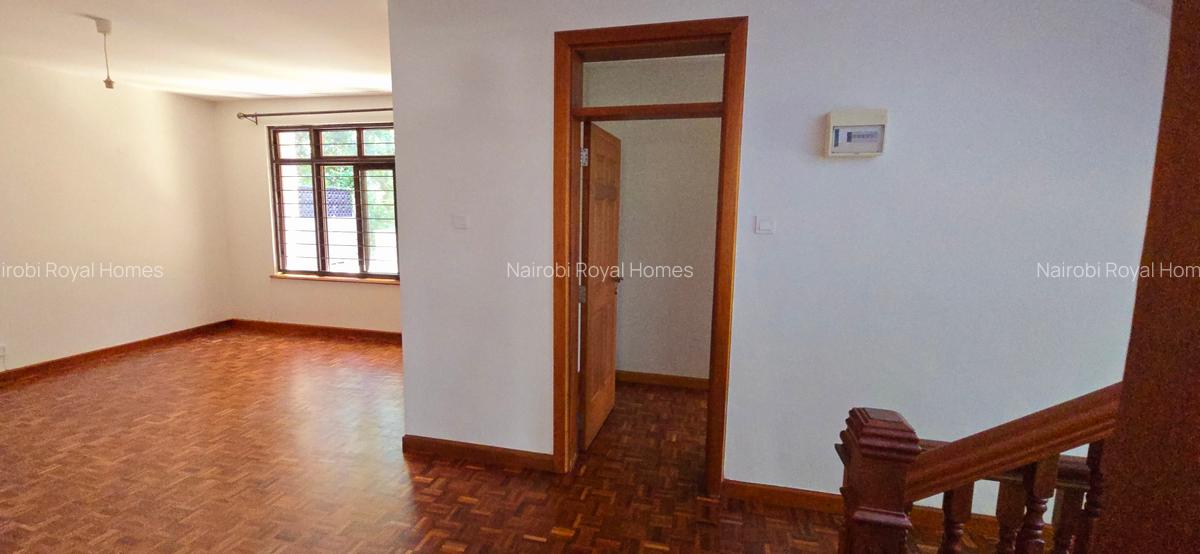 5 Bed Townhouse with En Suite at Lavington Green - 16