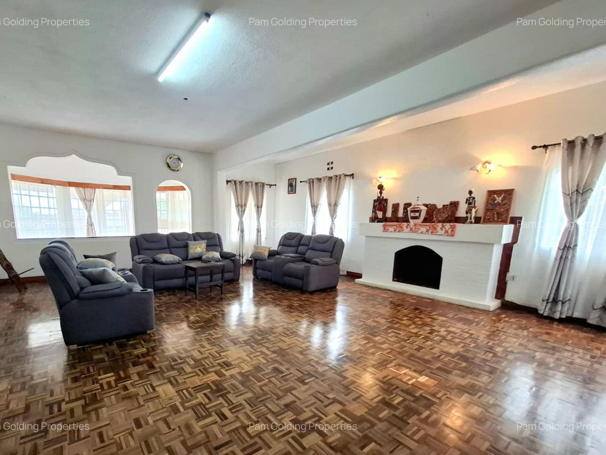 6 Bed House at Ridgeways Drive - 3