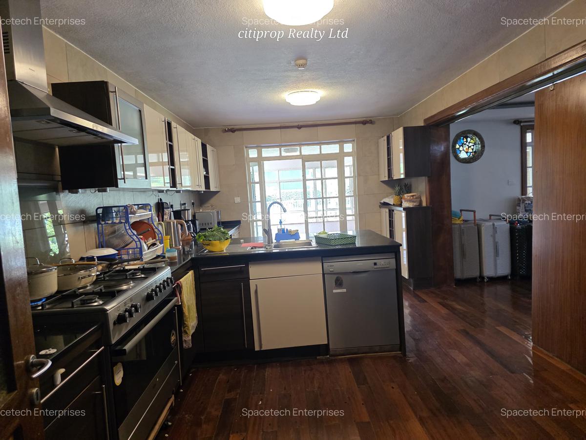4 Bed House with En Suite in Runda - 7