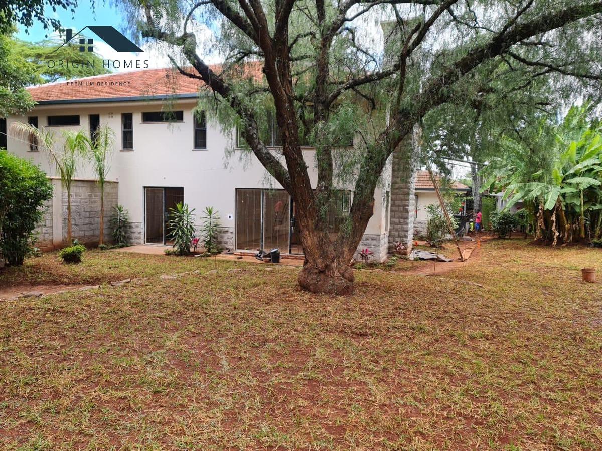 4 Bed House with En Suite at Lavington - 15