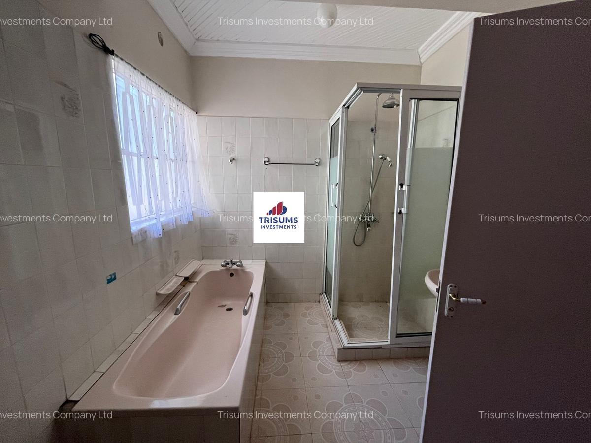 3 Bed House with En Suite in Runda - 14