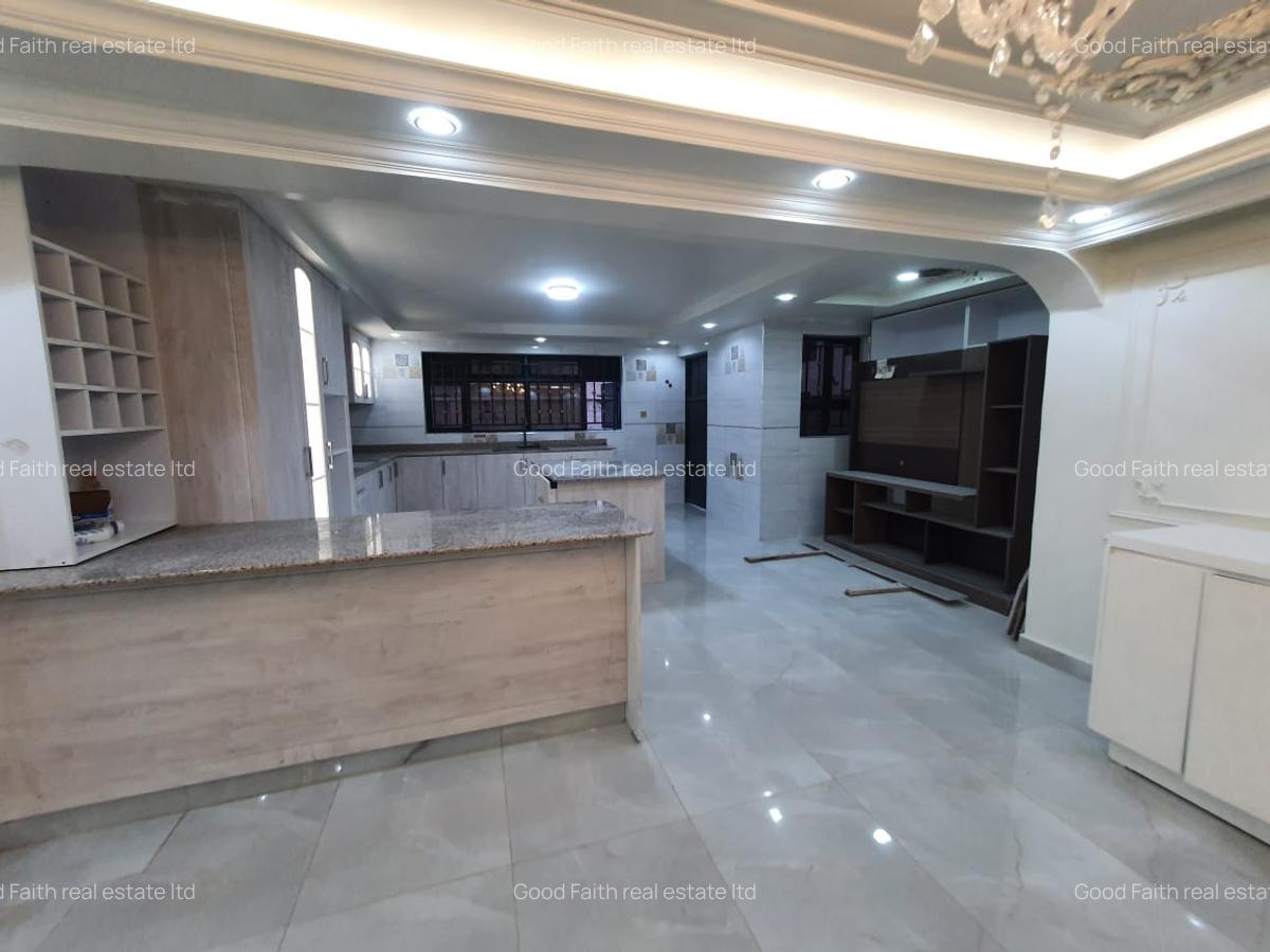 6 Bed House with En Suite in Ridgeways - 5