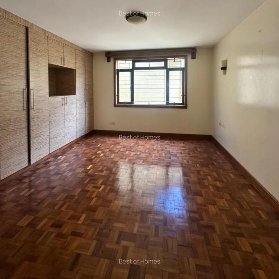 5 Bed Townhouse with En Suite in Lavington - 12
