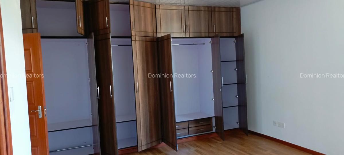 3 Bed Apartment with En Suite in Riverside - 8