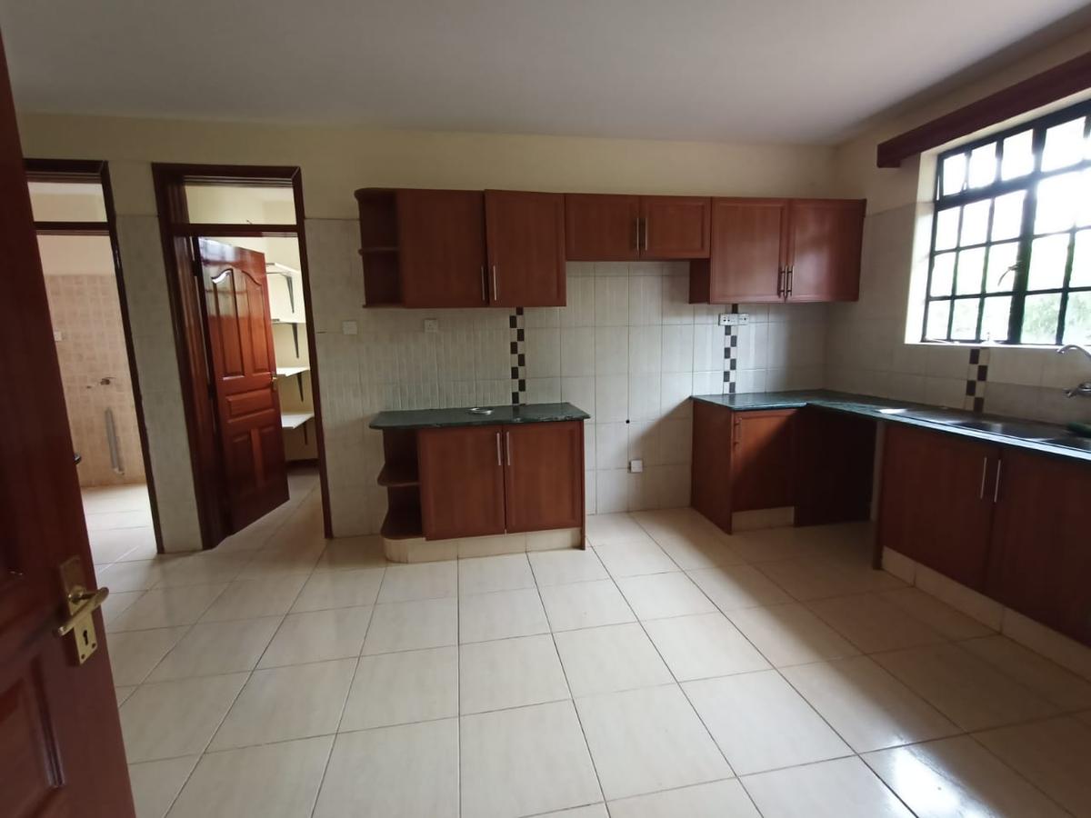 4 Bed House with Swimming Pool at Rosslyn - 7