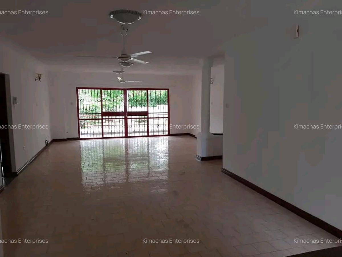 3 Bed Apartment with En Suite at Links Road - 13