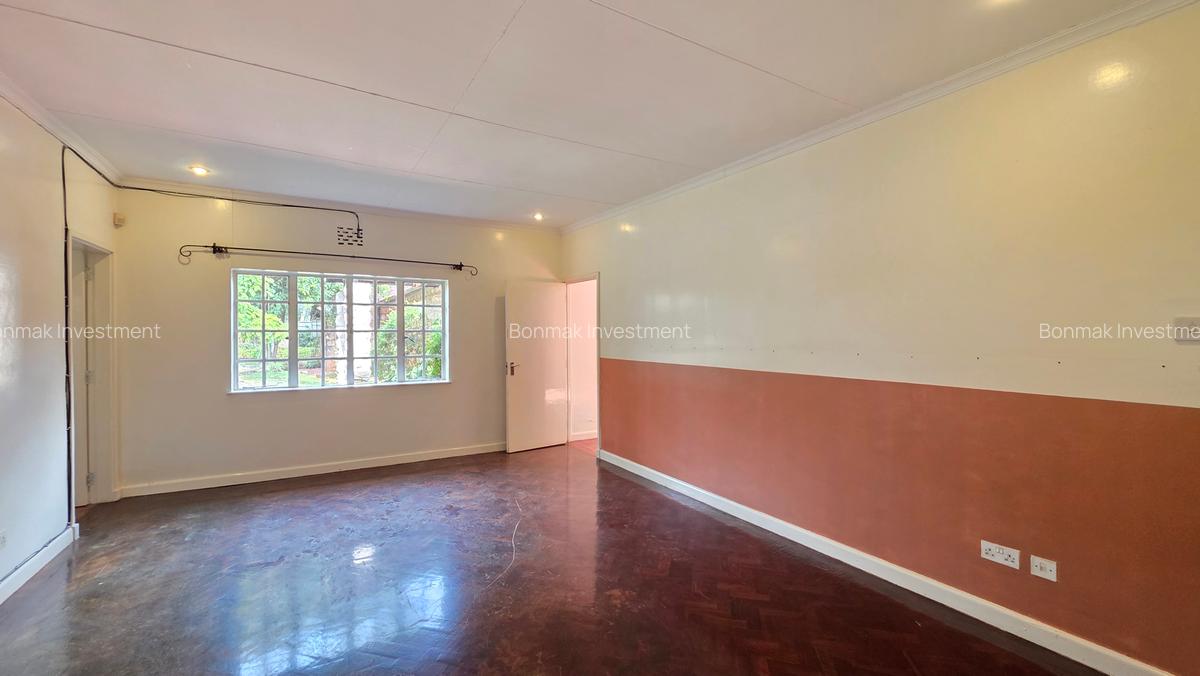 4 Bed House with En Suite at Lavington Green - 19