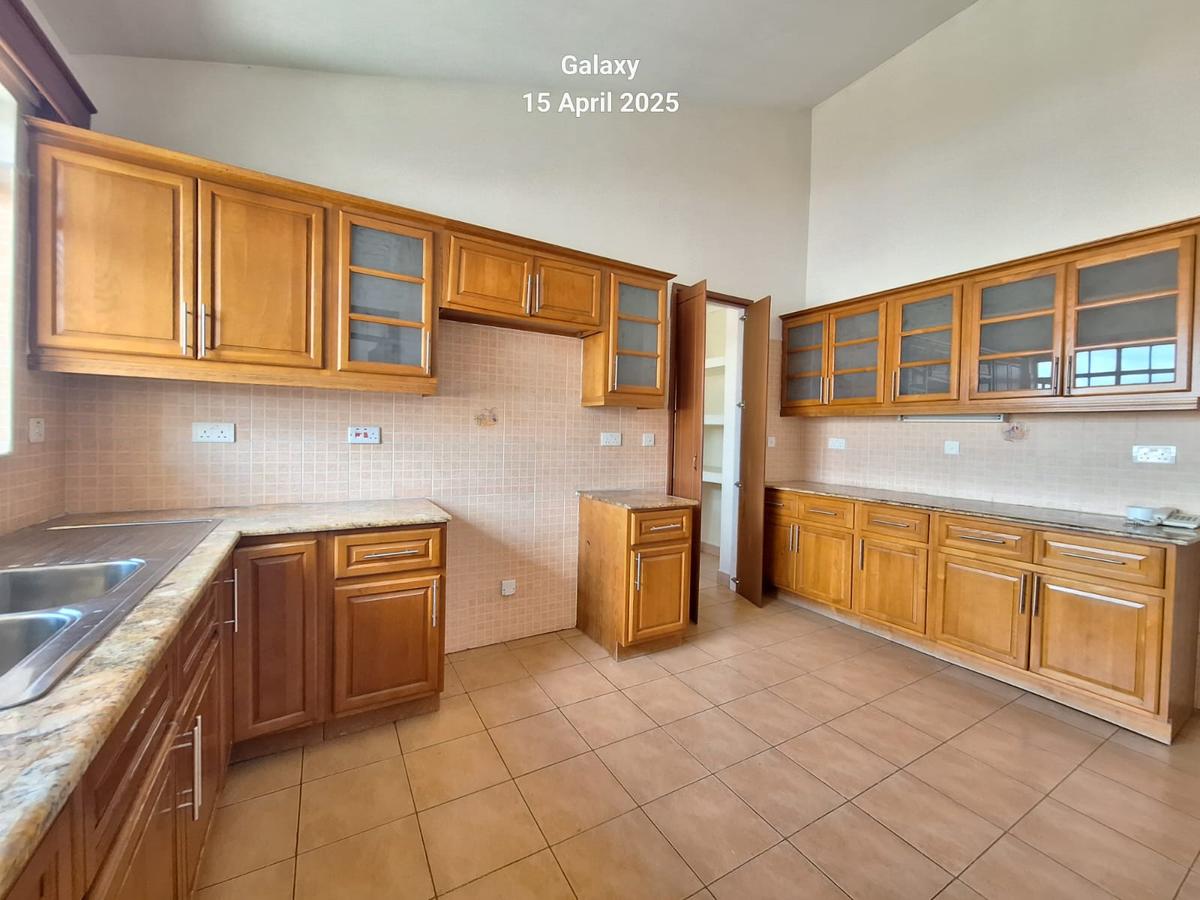 3 Bed Apartment with En Suite at Westlands - 10