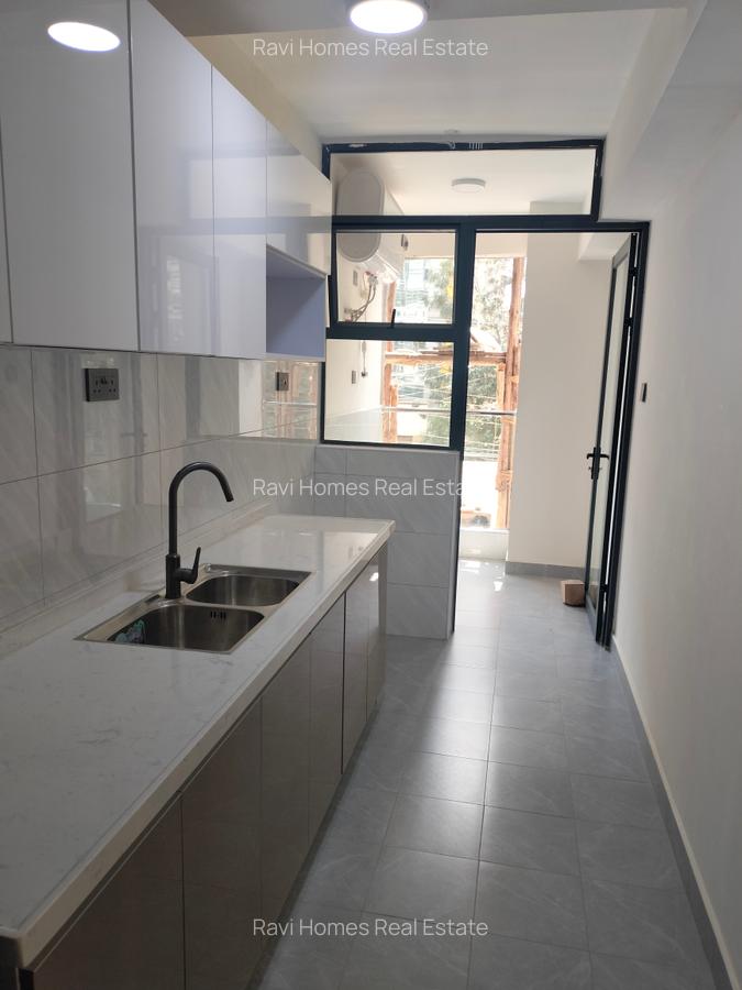 2 Bed Apartment with En Suite in Dennis Pritt - 5