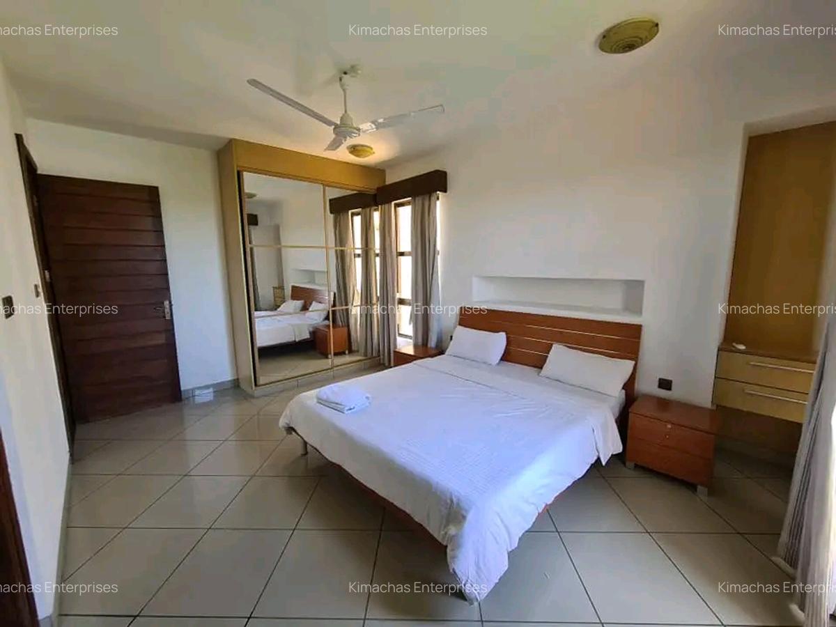 3 Bed Apartment with En Suite at Moyne Drive - 19