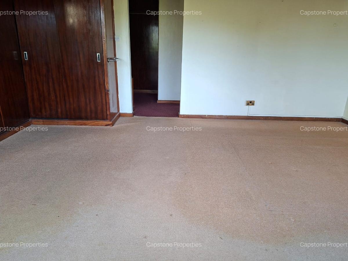 5 Bed House with En Suite in Runda - 8